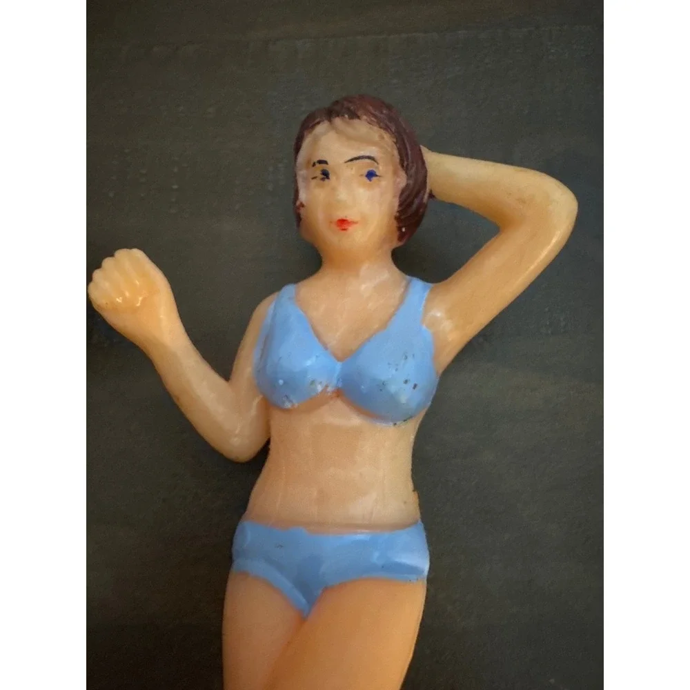 Vintage Plastic Cake Topper Set Sunbathing Couple Beach Summer Mid Century Decor